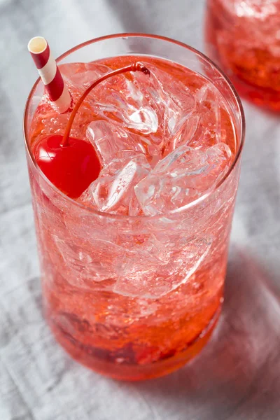 Sladký osvěžující višňový koktejl Mocktail — Stock fotografie