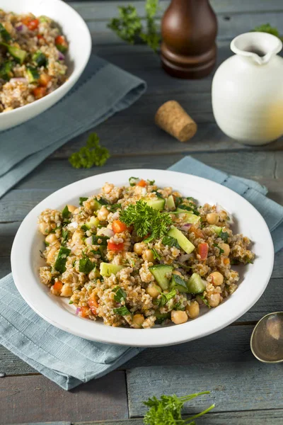 Salada de trigo Bulgar caseira — Fotografia de Stock