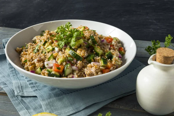 Ensalada de trigo Bulgar casera — Foto de Stock