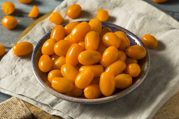 Raw bio oranžové Cherry rajčata — Stock fotografie