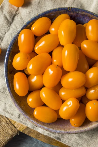 Rauwe biologische oranje Cherry Tomaten — Stockfoto