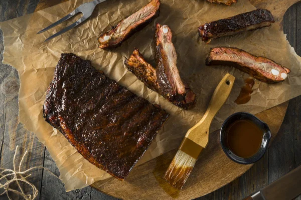 Hausgemachte geräucherten Grill St. Louis Stil Schweinerippchen — Stockfoto