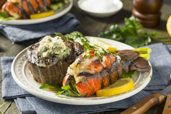 Homemade Steak and Lobster Surf n Turf — Stock Photo, Image