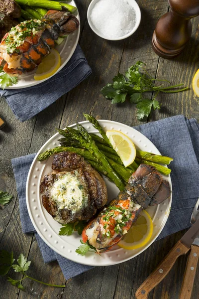 Huisgemaakte Steak en kreeft Surf n Turf — Stockfoto
