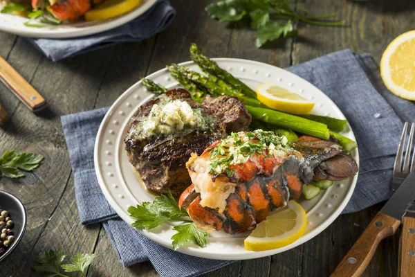 Homemade Steak and Lobster Surf n Turf — Stock Photo, Image