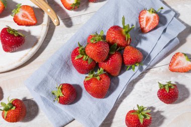 Ham organik kırmızı çilek