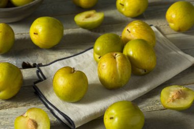 Ham yeşil organik Pluots