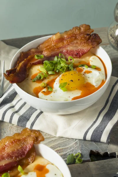 Petit déjeuner au fromage fait maison Grits — Photo