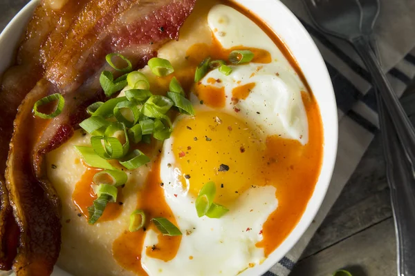 Petit déjeuner au fromage fait maison Grits — Photo