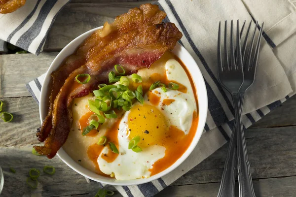 Petit déjeuner au fromage fait maison Grits — Photo