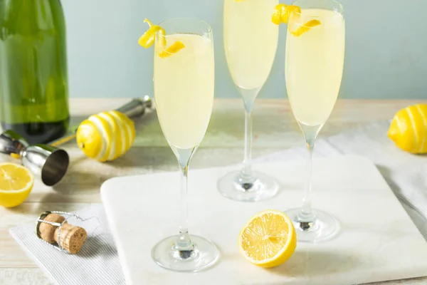 Podpity cytryny szampan francuski 75 koktajl — Zdjęcie stockowe