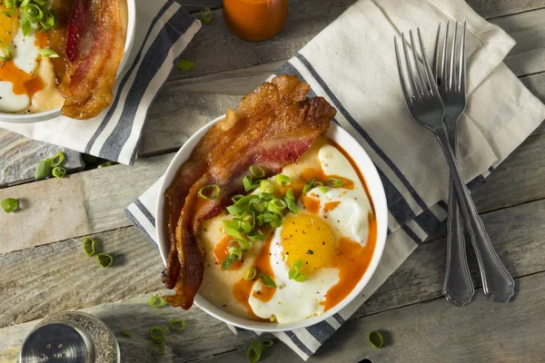 Petit déjeuner au fromage fait maison Grits — Photo