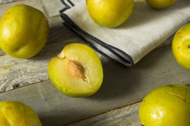 Ham yeşil organik Pluots