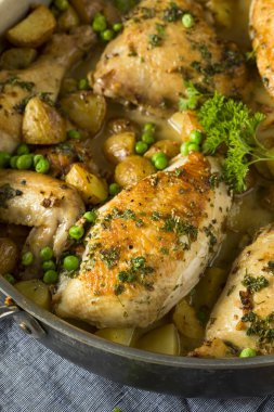 Ev yapımı fırında tavuk vesuvyo