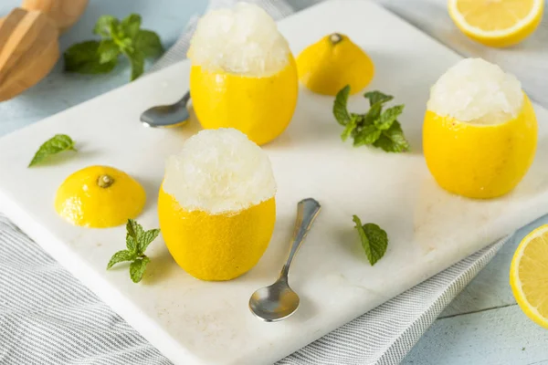 Házi sárga citrom olasz jég — Stock Fotó