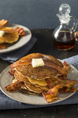 Homeade tatlı domuz pastırması krep