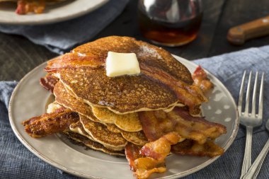 Homeade tatlı domuz pastırması krep