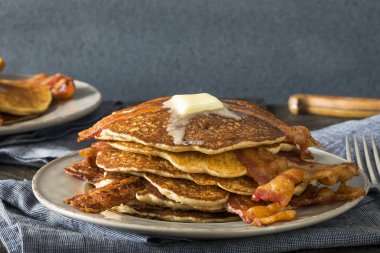 Homeade tatlı domuz pastırması krep