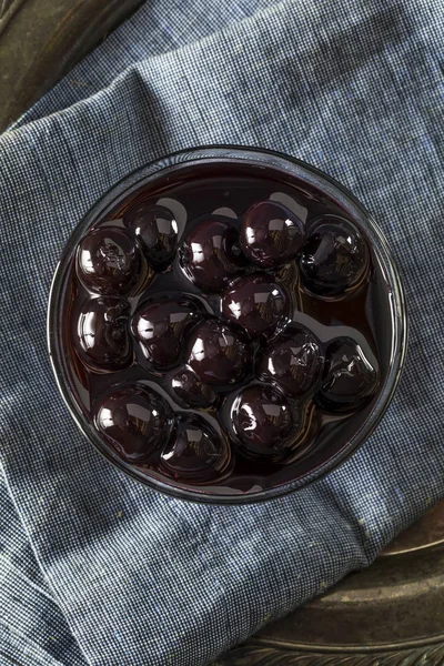 Süslü koyu kiraz likörü kokteyl kirazı