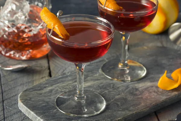 Huisgemaakte rode Boulevardier Cocktail — Stockfoto