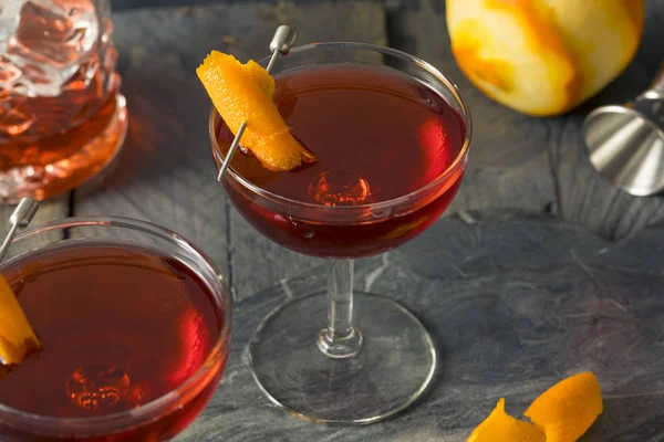 Huisgemaakte rode Boulevardier Cocktail — Stockfoto