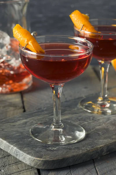 Huisgemaakte rode Boulevardier Cocktail — Stockfoto