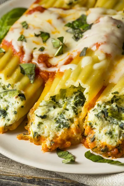 Homemade Stuffed Ricotta and Spinach Manicotti — Stock Photo, Image