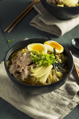 Ev yapımı Japon Domuz Ramen noodle