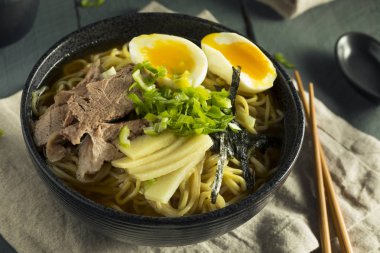Ev yapımı Japon Domuz Ramen noodle