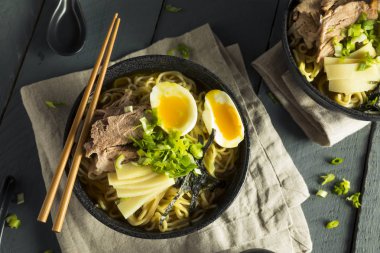 Ev yapımı Japon Domuz Ramen noodle