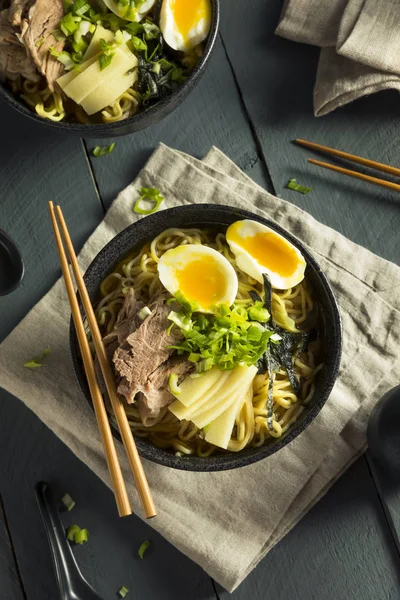 自家製豚ラーメン — ストック写真