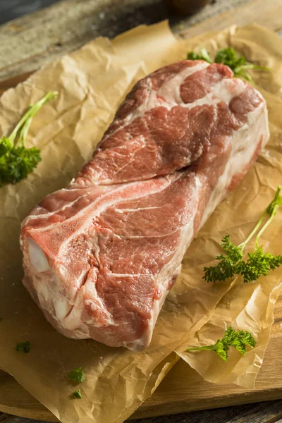 Raw Organic Red Pork Shoulder — Stock Photo, Image