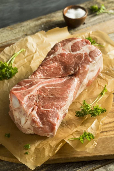 Raw Organic Red Pork Shoulder — Stock Photo, Image