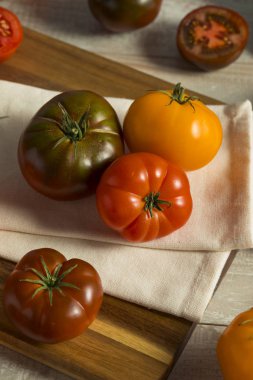 Ham organik kırmızı domatesler