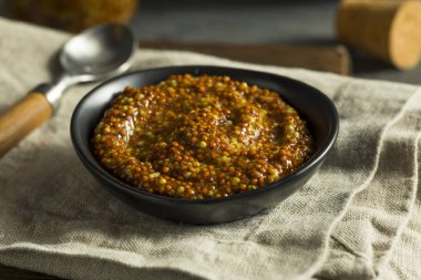 Ev yapımı organik süslü Dijon hardalı