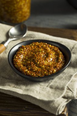 Ev yapımı organik süslü Dijon hardalı