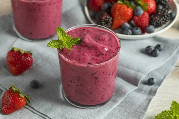 Słodkie domowe zdrowe Berry Smoothie — Zdjęcie stockowe