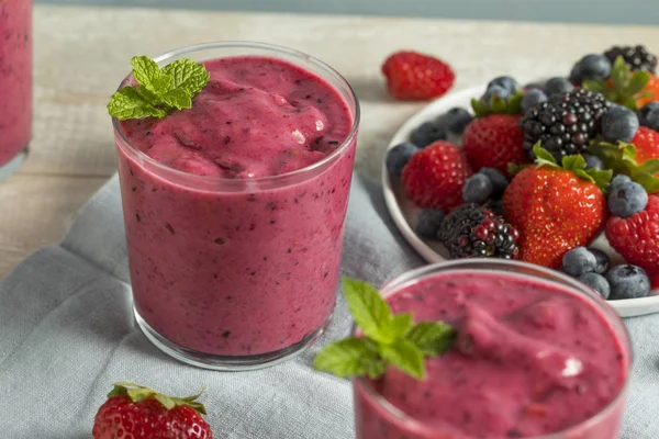 Dolce fatto in casa sano frullato di bacche — Foto Stock