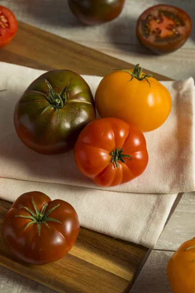 Ham organik kırmızı domatesler