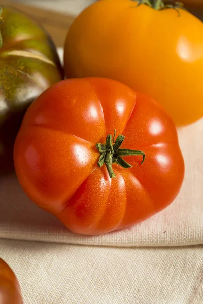 Raw Organic Red Heirloom Tomatoes — Stock Photo, Image