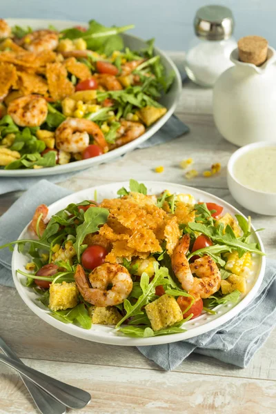 Buatan sendiri Arugula Shrimp dan Polenta Salad — Stok Foto