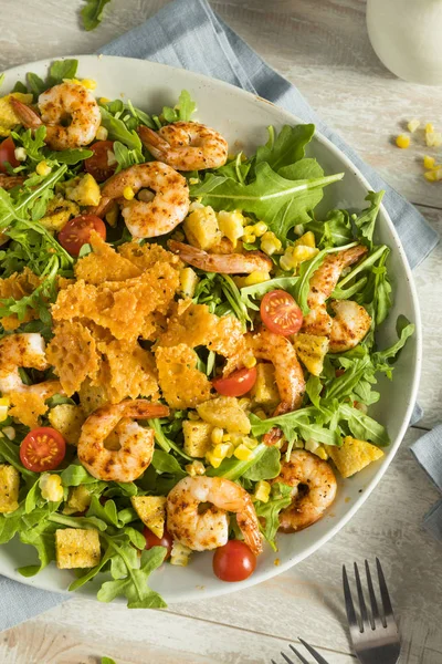 Buatan sendiri Arugula Shrimp dan Polenta Salad — Stok Foto