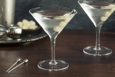 Ev yapımı ayyaş Gibson Martini