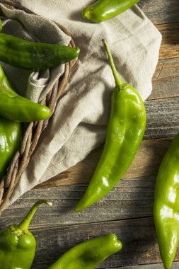 Ham yeşil baharatlı kapak biber