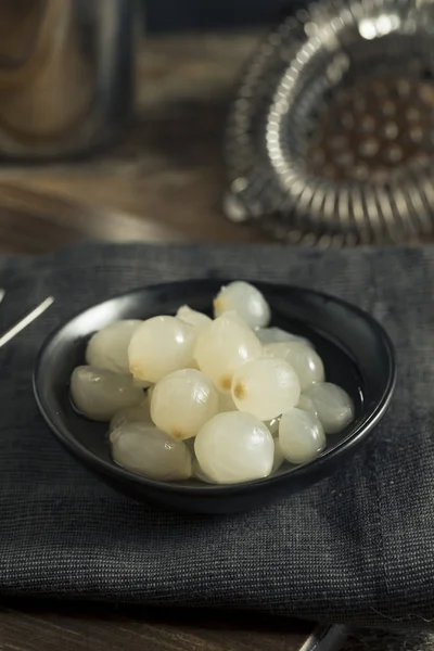 Organik beyaz kokteyl soğan turşusu