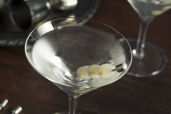 Hjemmelaget Boozy Gibson Martini – stockfoto
