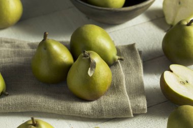 Ham yeşil organik Seckel armut