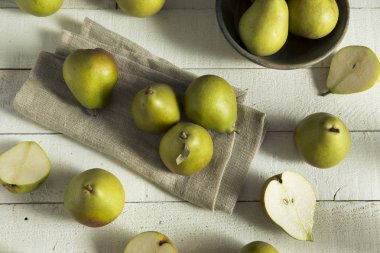 Ham yeşil organik Seckel armut