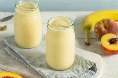 Sağlıklı ev yapımı şeftali yüzlü