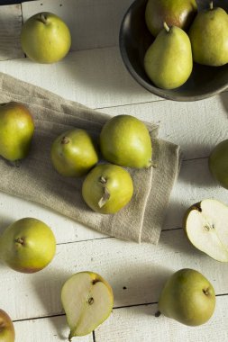 Ham yeşil organik Seckel armut